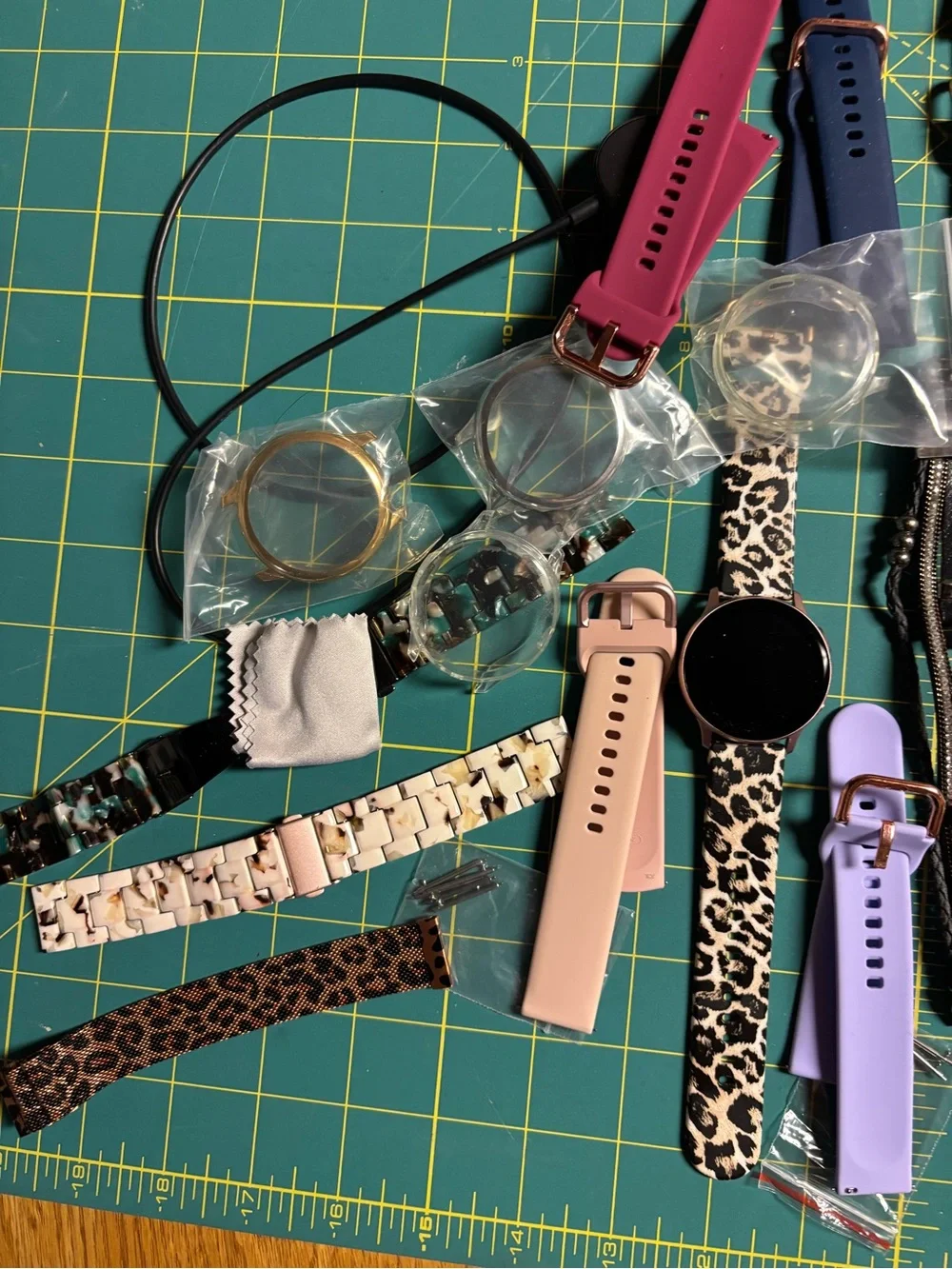 Samsung Galaxy Watch Active2 - Black Case with Leopard Print Band